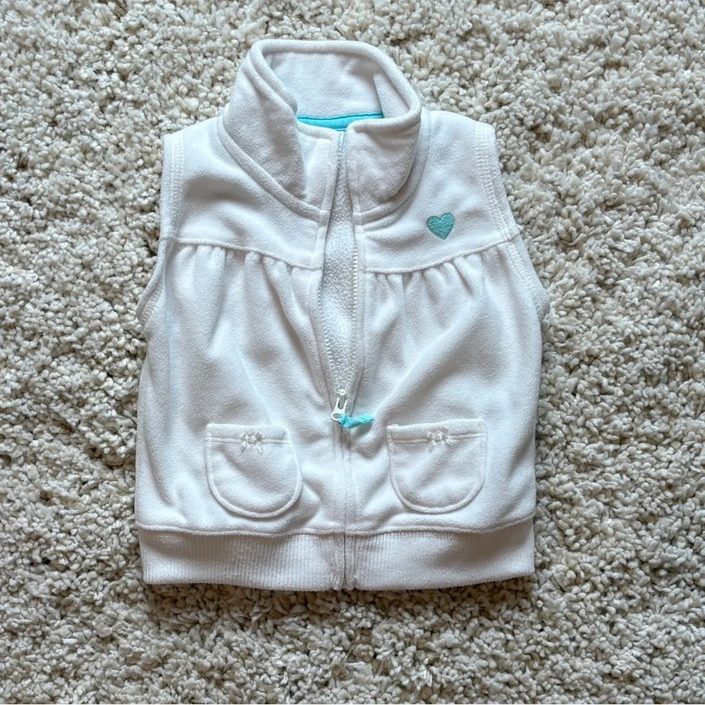Carter’s White Sleeveless Fleece Vest Teal Heart Accent Full Zipper 9 Months